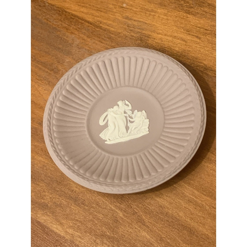Vintage White on Lilac Wedgwood Jasperware Fluted 3" Plate Cherubs Cupid Rare